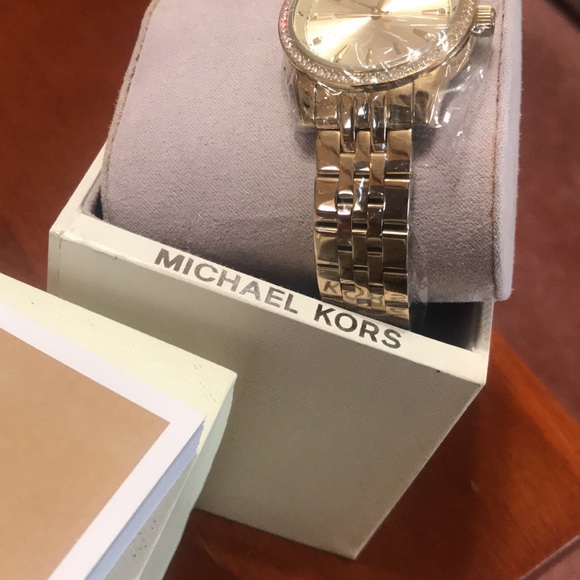 Micheal Kors  NEW gold watch with no tags - Picture 12 of 15